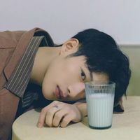 q版男生头像无色