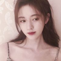 女生拿手机苹果7头像(9)