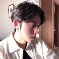 底色是红色的男生头像(18)