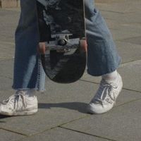 男生抱着哈士奇头像