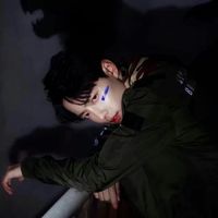 底色是红色的男生头像(6)