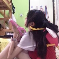 qq头像背影女生黑长发