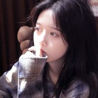 红色背景吸烟头像女生头像(2)