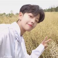 男生拿扇子qq头像(5)