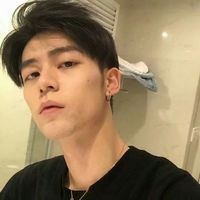 女生霸气壁咚男生头像