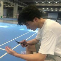 底色是红色的男生头像(2)