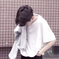 男生拿着玫瑰花哭的头像