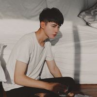 微信头像男生背影 阳光