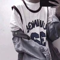 安静的男生活泼的女生头像