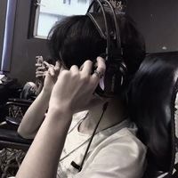 男生拿着玫瑰花哭的头像(2)