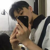拿手机的高冷男生头像(17)