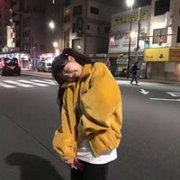 女生笑着抱猫的头像(11)