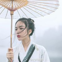 女生拿手机苹果7头像(3)